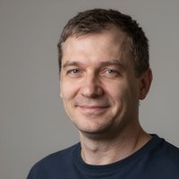 Клиент Александр В. после покупки дизайнерского дивана в салоне Итальянская Мебель